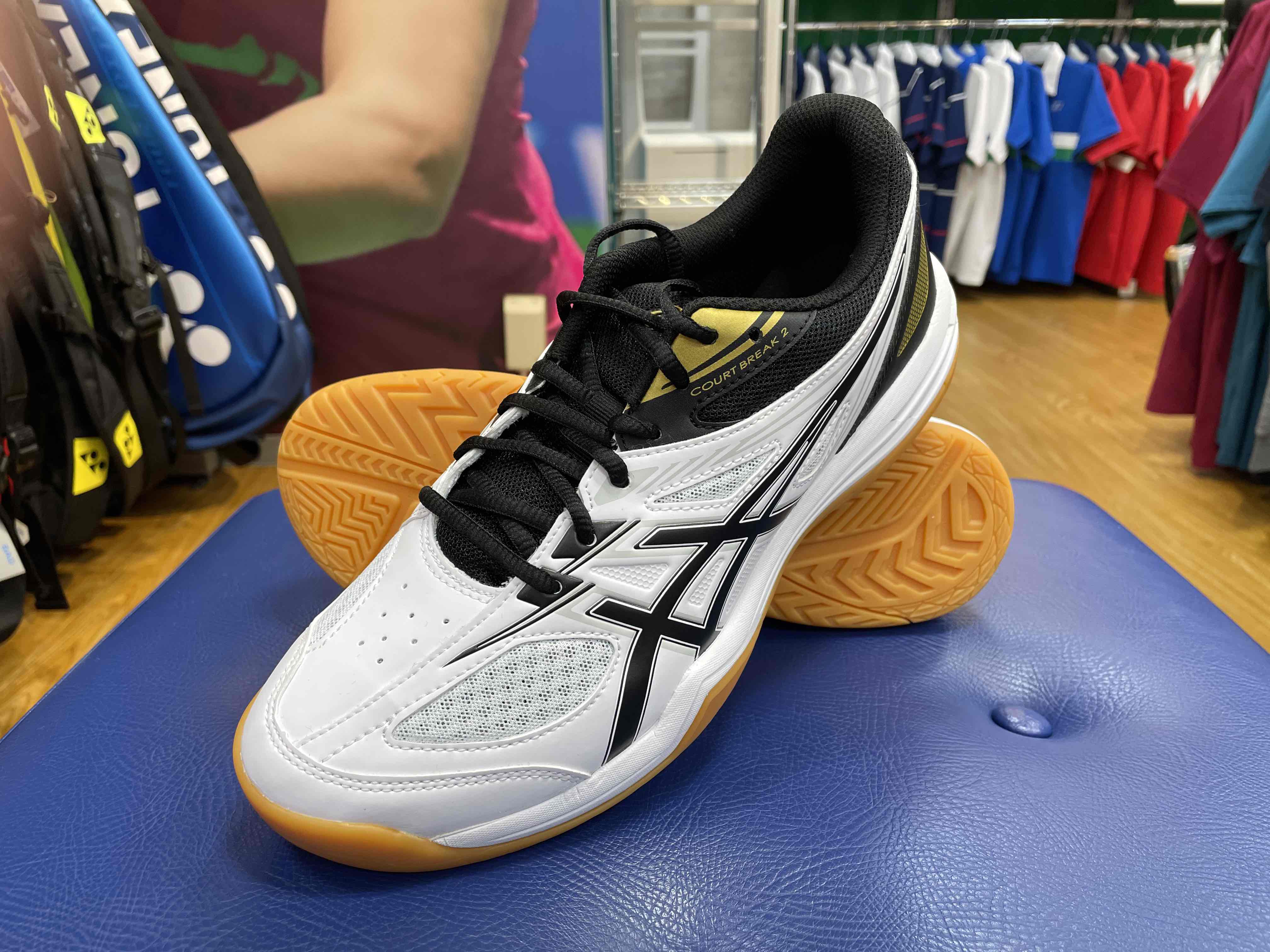 NEWアシックスバドミントンシューズ　コートブレイク２発売中